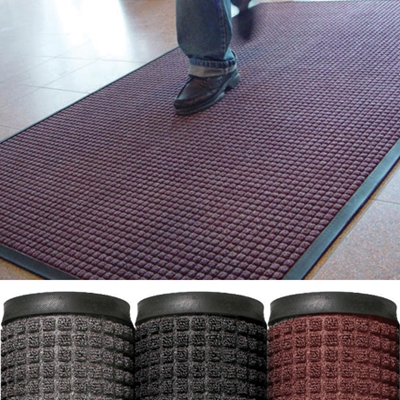 3 x 5' Red/Black Deluxe Rubber Backed Carpet Mat - 1/Each